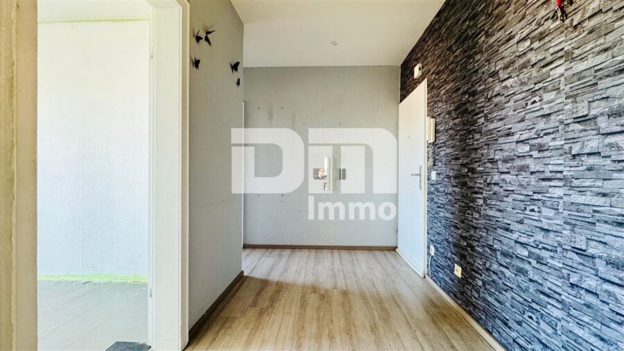 Gepflegte Dreizimmerwohnung mit Loggia in idyllischer Ortsrandlage /Campusnähe - Flur / Diele / Windfang
